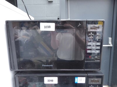 Lot 3239 - Panasonic microwave
