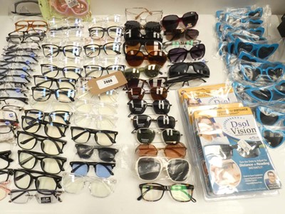 Lot 2408 - Assorted pairs of sunglasses and reading glasses