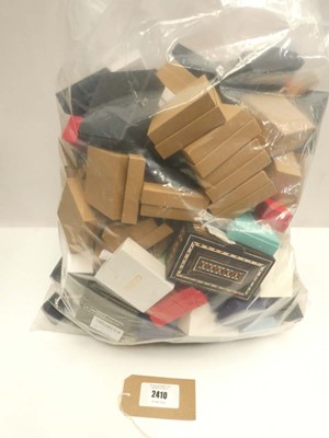 Lot 2410 - Bag containing quantity of empty jewellery boxes