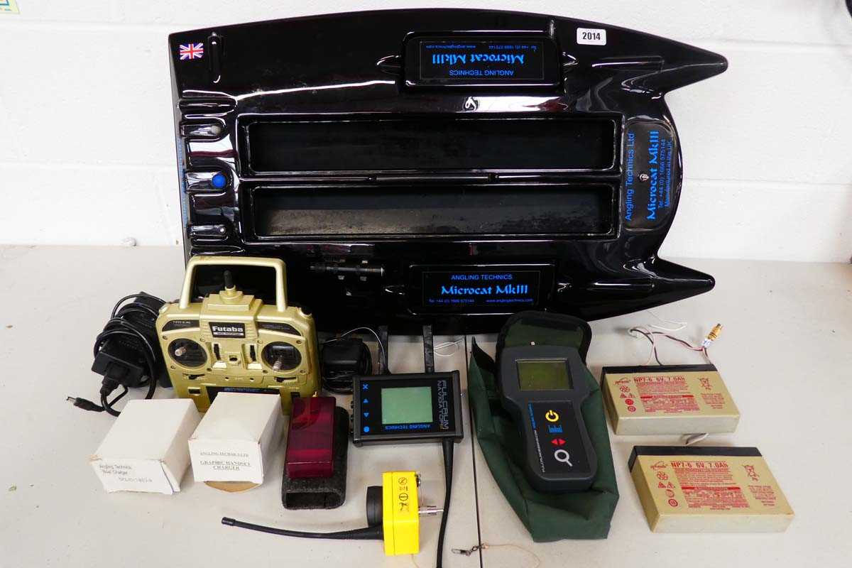 Lot Micro Cat MK111 remote control bait boat with...