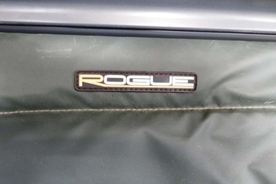 Lot Rogue unhooking stand with large Nash fish...