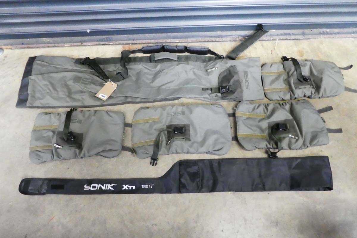 Lot Sonik XTI Trio 42" rod bag with Sonik SKS 2...