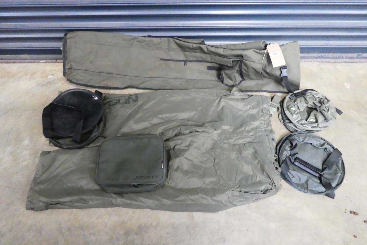 Lot Fish Rite green and black rod bag with pair of...