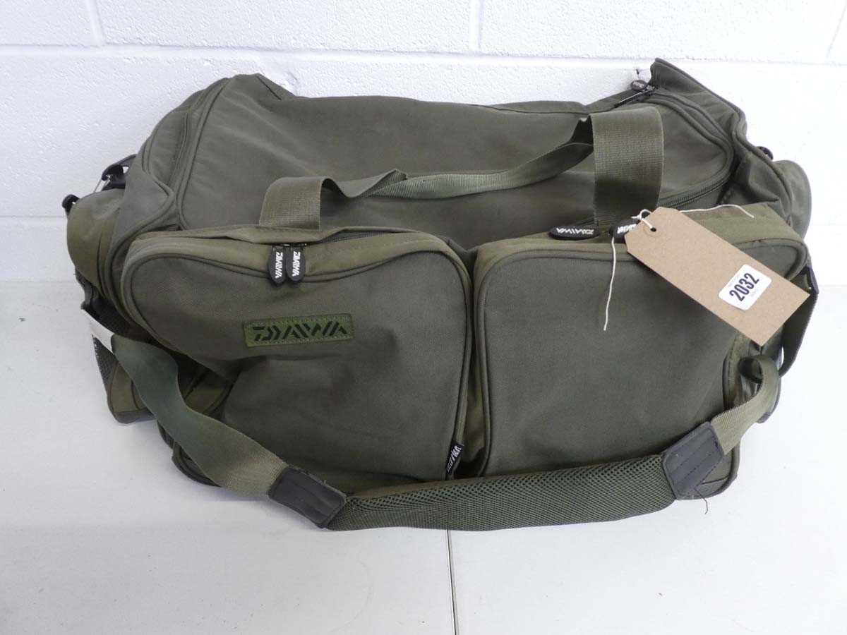 Lot Daiwa green multipocket fishing tackle bag