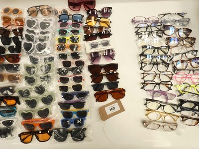 Lot 2418 - Assorted pairs of sunglasses and reading glasses
