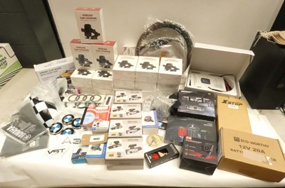 Lot 4603 - 2 bags of car accessories including quantity...
