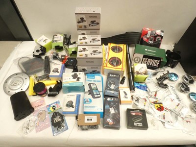 Lot 4608 - Bag of car accessories including traffic...
