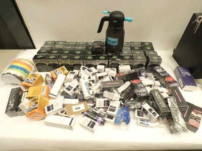 Lot 4609 - 2 bags containing 41 oil film brushes, foam...