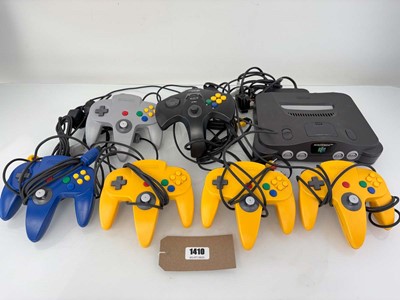 Lot Nintendo 64 with 6 controllers