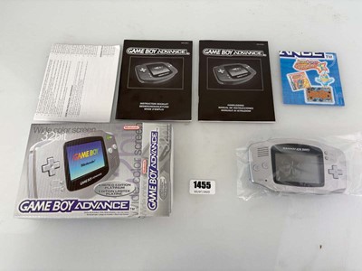 Lot GameBoy Advanced boxed in silver