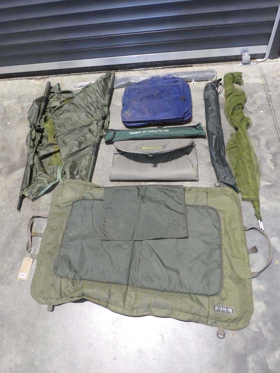 Lot Quantity of mixed style fishing nets incl....