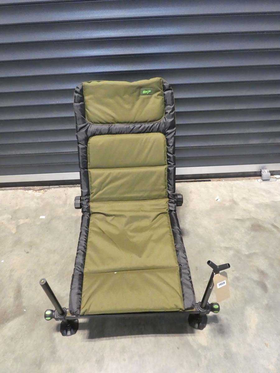 Lot SKP green and black cushioned collapsible...