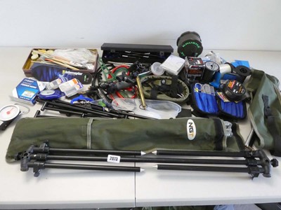 Lot Large quantity of mixed fishing related tackle...