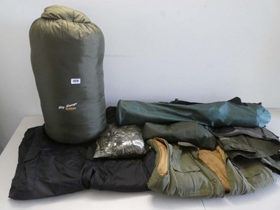 Lot Quantity of weatherproof clothing incl. pair...