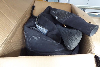 Lot 4353 - MSF500 technical black wetsuit