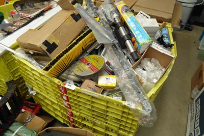 Lot 4419 - Pallet containing large assortment of items...