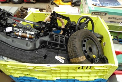 Lot 4464 - Pallet containing car parts