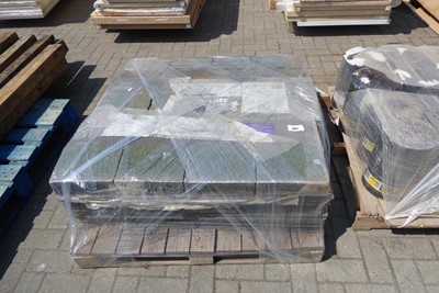 Lot 4317 - Pallet containing 8 packs of square butt green...