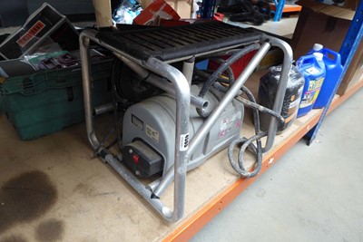 Lot 4565 - 240v wallpaper stripper