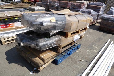 Lot 4324 - 3 pallets of assorted items, to include...