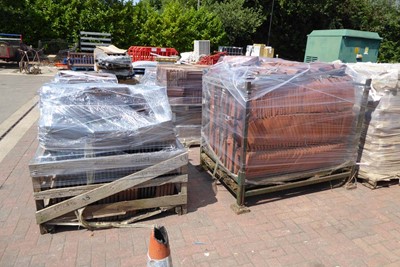 Lot 4330 - 2 pallets of assorted roof tiles including...