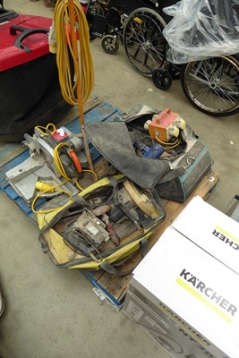 Lot 4490 - Pallet containing an assortment of tools...