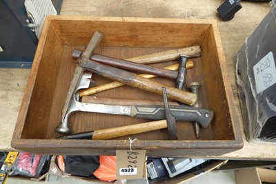 Lot 4523 - Wooden tray and the contents of various picks...