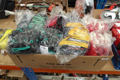 Lot 4546 - Box containing a large assortment of work gloves