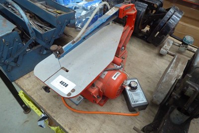 Lot 4638 - Small Hegner multicut 2 fret saw