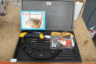 Lot 4628 - Precision measuring gauge in wooden fitted...