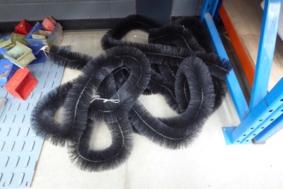 Lot 4631 - Length of black gutter brush