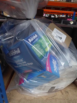 Lot 3020 - Bag containing bin liners, Ziploc food bags, etc