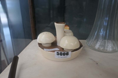 Lot 5006 - Mushroom shaped cruet set