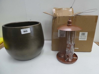 Lot 3523 - Large plant pot and 2 Deluxe 3 in 1 bird feeders