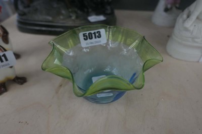 Lot 5013 - Coloured glass bowl