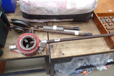 Lot 4653 - Pipe bender and pipe vice