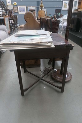 Lot 5150 - Fold over envelope card table