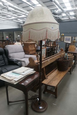 Lot 5151 - Turned beech floor lamp