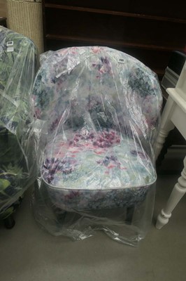 Lot 5161 - (5) Floral patterned easy chair