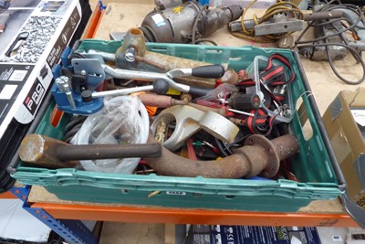 Lot 4668 - Green plastic crate containing hard tools and...