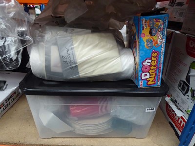 Lot 3060 - Lot containing plates, disposable cups and...
