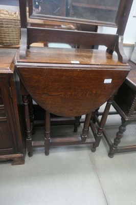 Lot 5176 - Oak oval drop side table