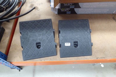 Lot 4699 - 2 small plastic ramps