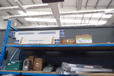 Lot 4712 - Shelf of various bulkhead and other lighting
