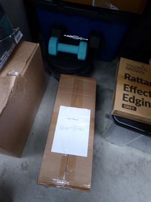 Lot 3530 - Pull up exercise bar, 4kg & 5kg hand weights...