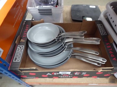 Lot 3098 - Tray of loose pans