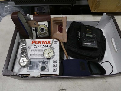 Lot 2239 - Box containing various cameras, camera...