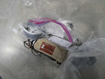 Lot 2256 - Bag containing various glasses