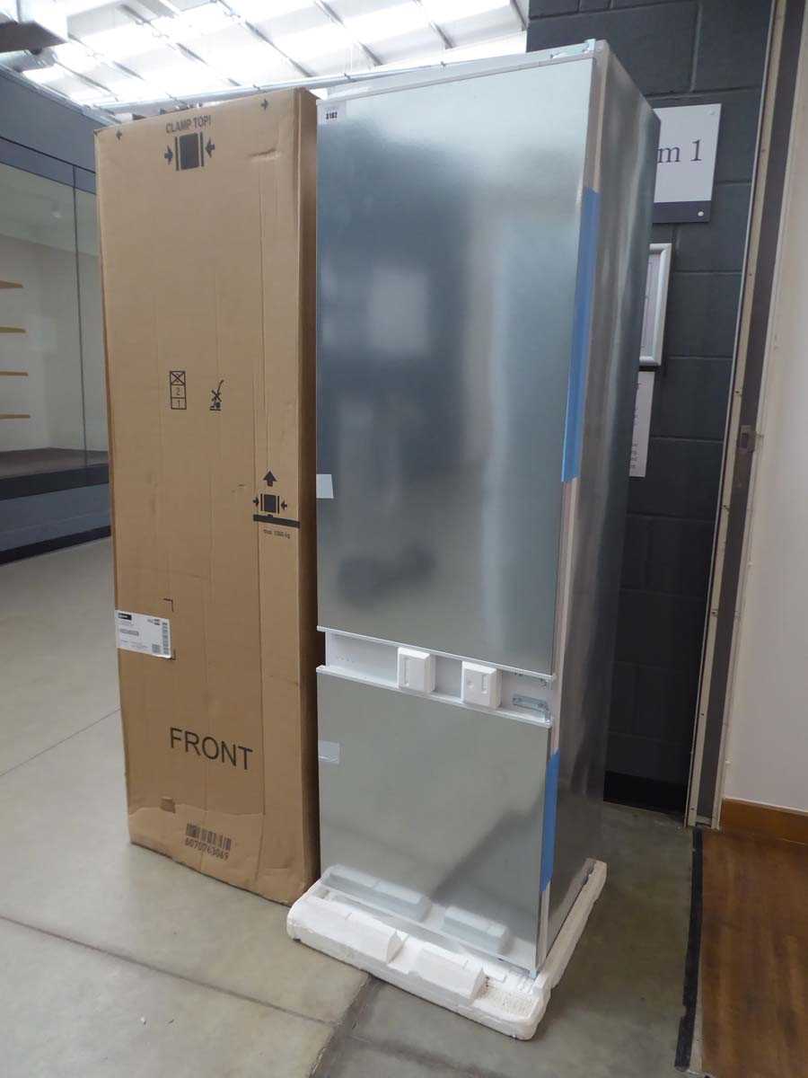 Lot 3194 - Neff fully integrated fridge freezer model...