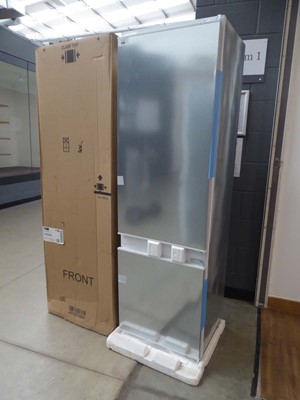 Lot 3194 - Neff fully integrated fridge freezer model...